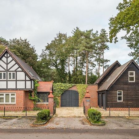 Beautiful English Villa With Hottub Zuidwolde  ภายนอก รูปภาพ