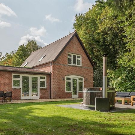 Beautiful English Villa With Hottub Zuidwolde  ภายนอก รูปภาพ