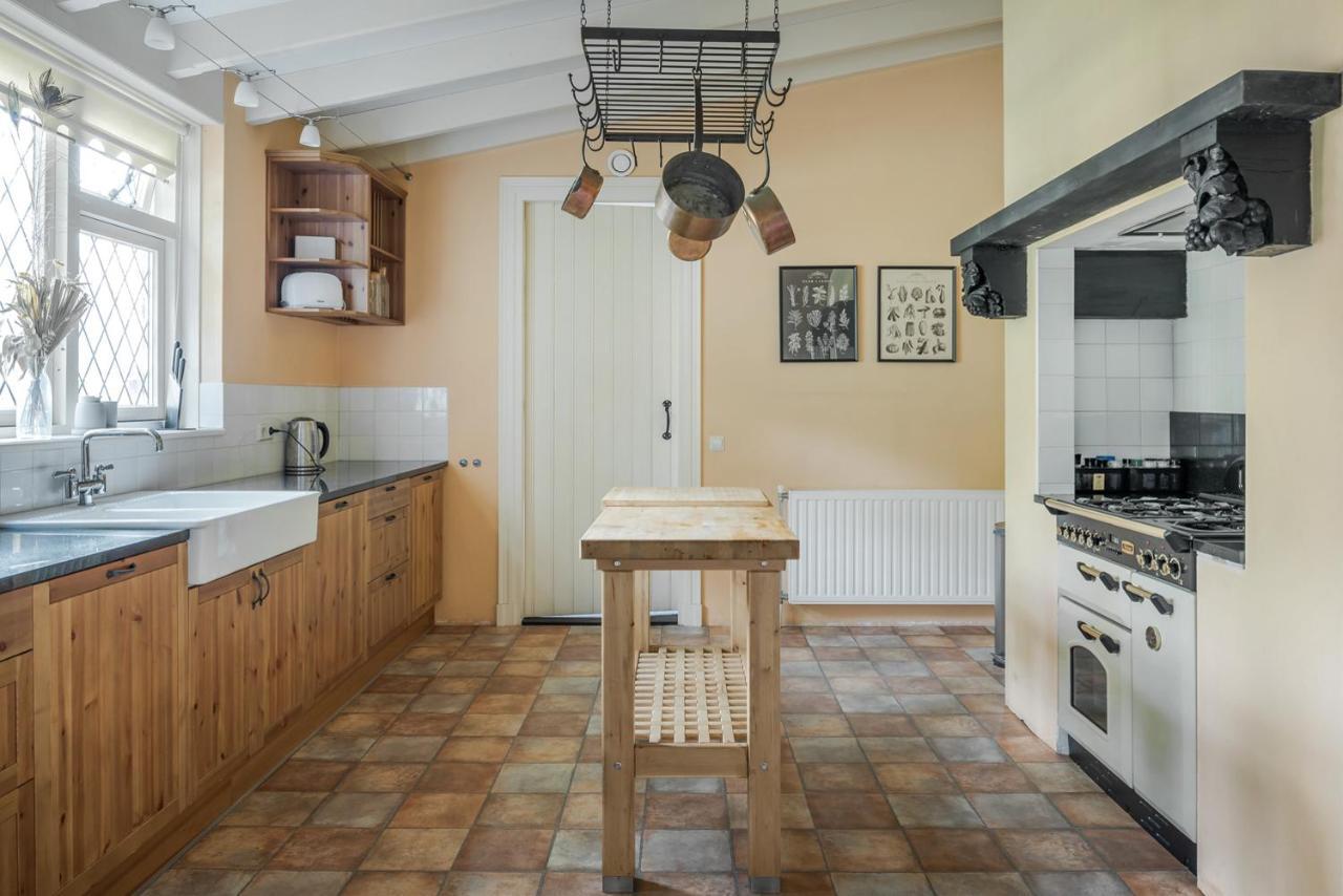 Beautiful English Villa With Hottub Zuidwolde  ภายนอก รูปภาพ